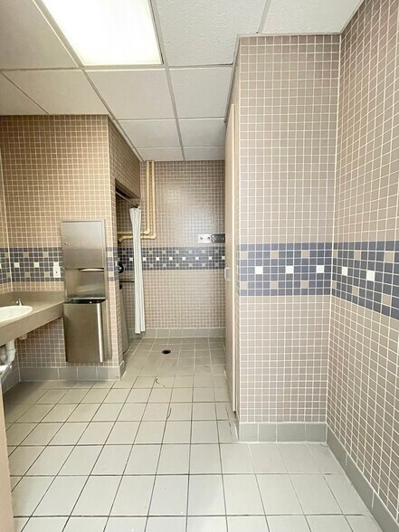 More Photos Of 215 Oak Dr S, Lake Jackson Medical For Lease