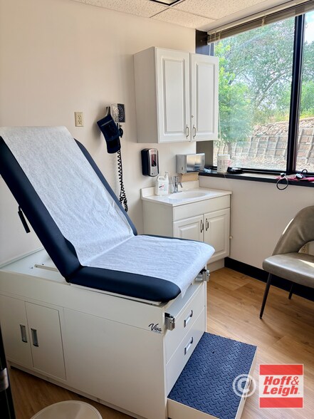 More Photos Of 1001 S Perry St, Castle Rock Medical For Sale