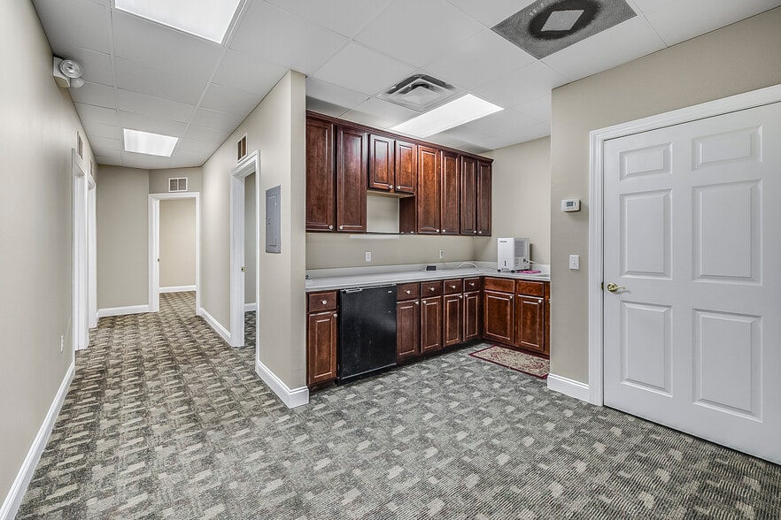 More Photos Of 2104 Delta Way, Tallahassee Office For Sale