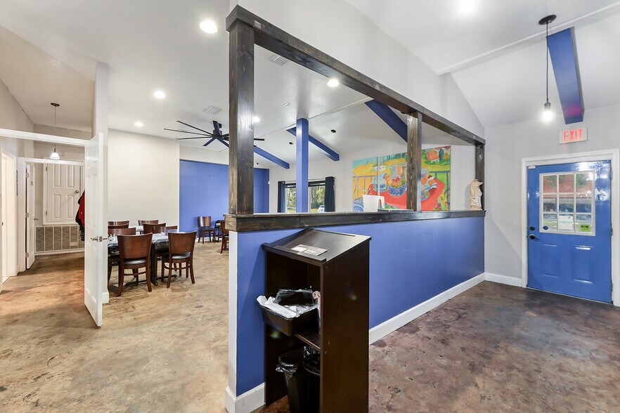 More Photos Of 1220 Bienville Blvd, Ocean Springs General Retail For Lease