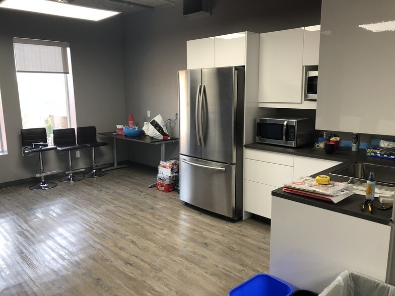 More Photos Of 866 The Queensway, Toronto Office For Lease