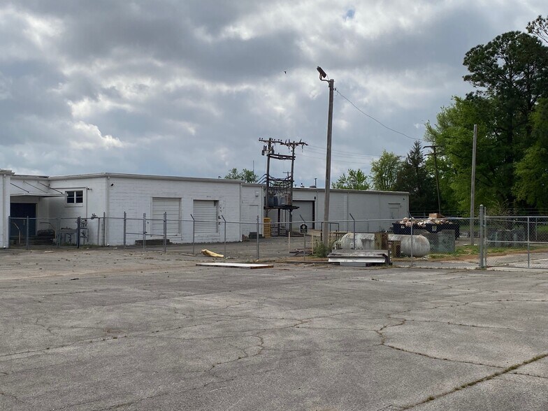 More Photos Of 1031 S Green St, Tupelo Warehouse For Sale