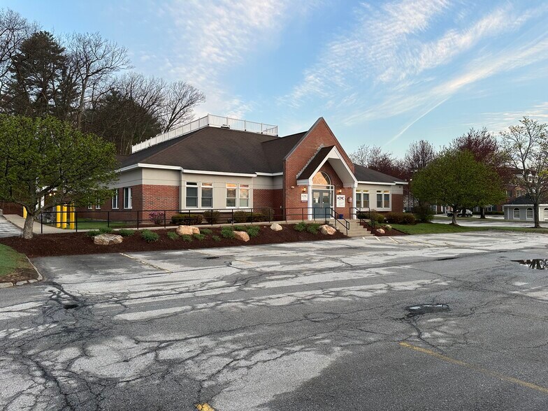 More Photos Of 775 S Main St, Manchester Medical For Lease