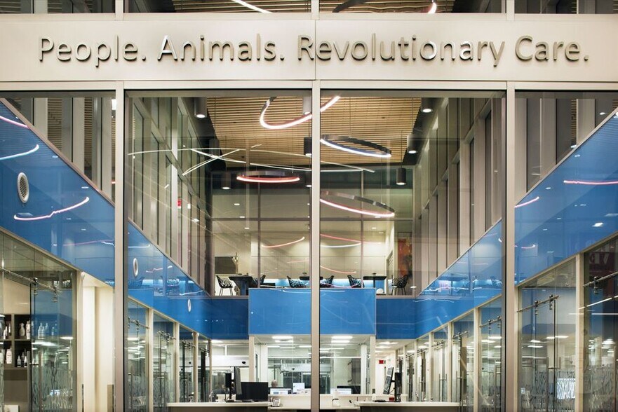 More Photos Of 4801 West Fwy, Fort Worth Veterinarian Kennel For Sale