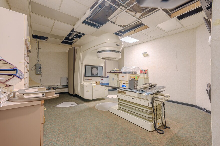 More Photos Of 208 Marengo St, Florence Healthcare For Lease