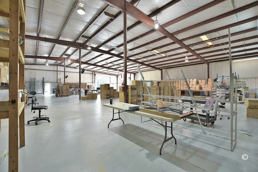More Photos Of 300 Delano Dr, Manchester Warehouse For Sale