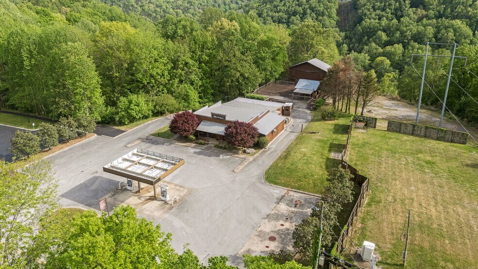 More Photos Of 7080 Dale Ridge Rd, Lancaster Convenience Store For Sale