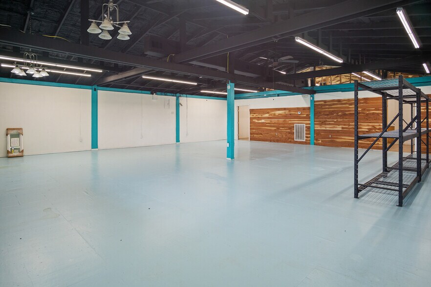 More Photos Of 990 Alma Rd, Crystal Beach Office For Sale