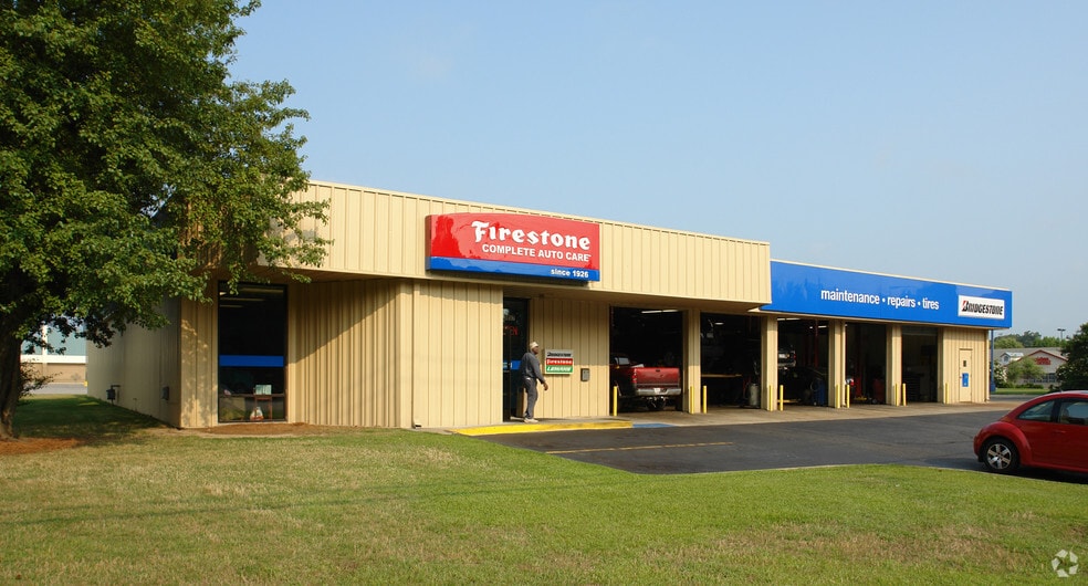 More Photos Of 3725-3855 Ramsey St, Fayetteville Unknown For Lease