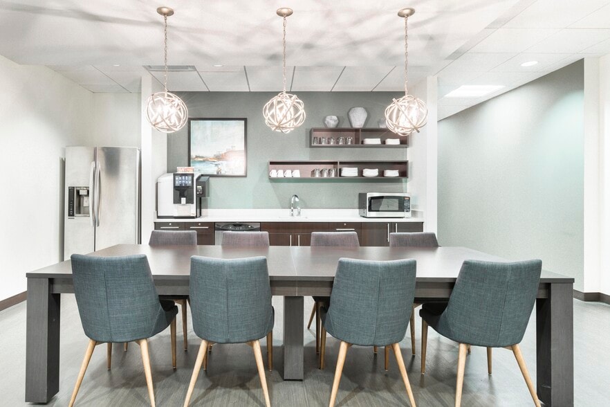 More Photos Of 2111-2283 S 67th St, Omaha Coworking Space