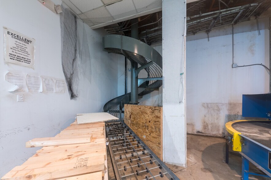 More Photos Of 1370 University Ave, Morgantown Storefront Retail Office For Lease