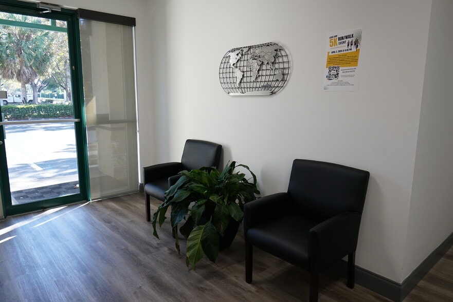 More Photos Of 1432 E Newport Center Dr, Deerfield Beach Warehouse For Lease