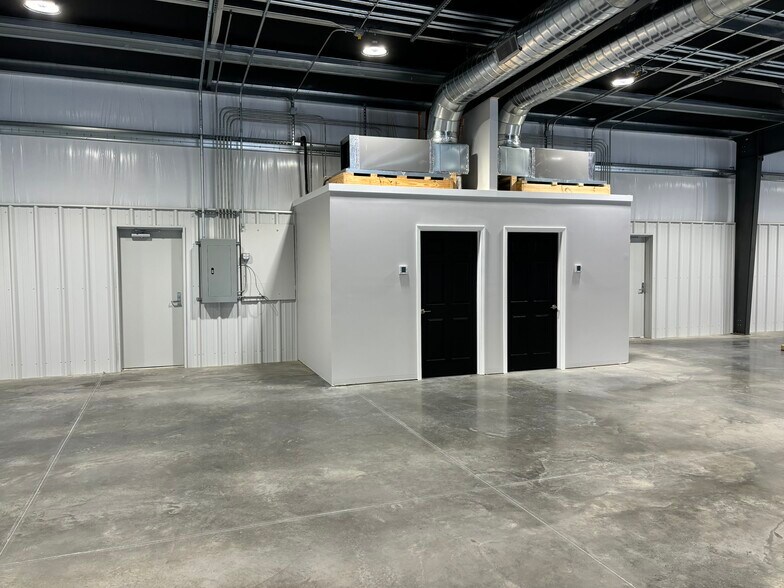 More Photos Of 230 Casey's Ln, Flowood Light Distribution For Lease