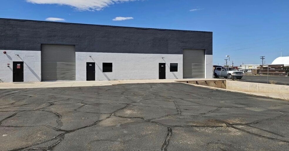 More Photos Of 4225 W Indian School Rd, Phoenix Warehouse For Lease