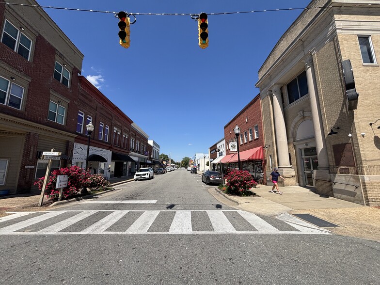 More Photos Of 103 E Anderson St, Selma Restaurant For Lease