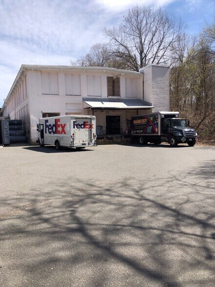 More Photos Of 176 Hartford Rd, Manchester Warehouse For Lease