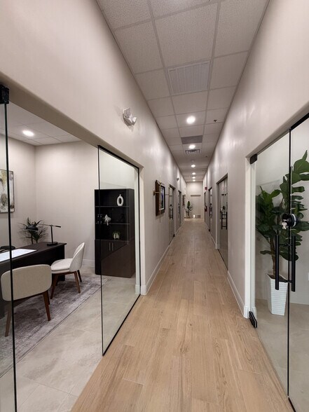 More Photos Of 2006 N 10th St, McAllen Storefront Retail Office For Lease