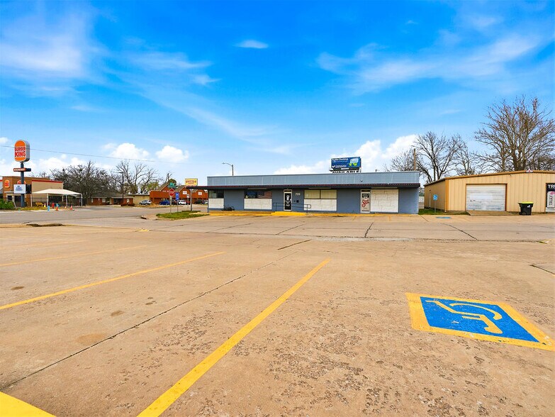 More Photos Of 530 N Mississippi Ave, Ada Freestanding For Sale