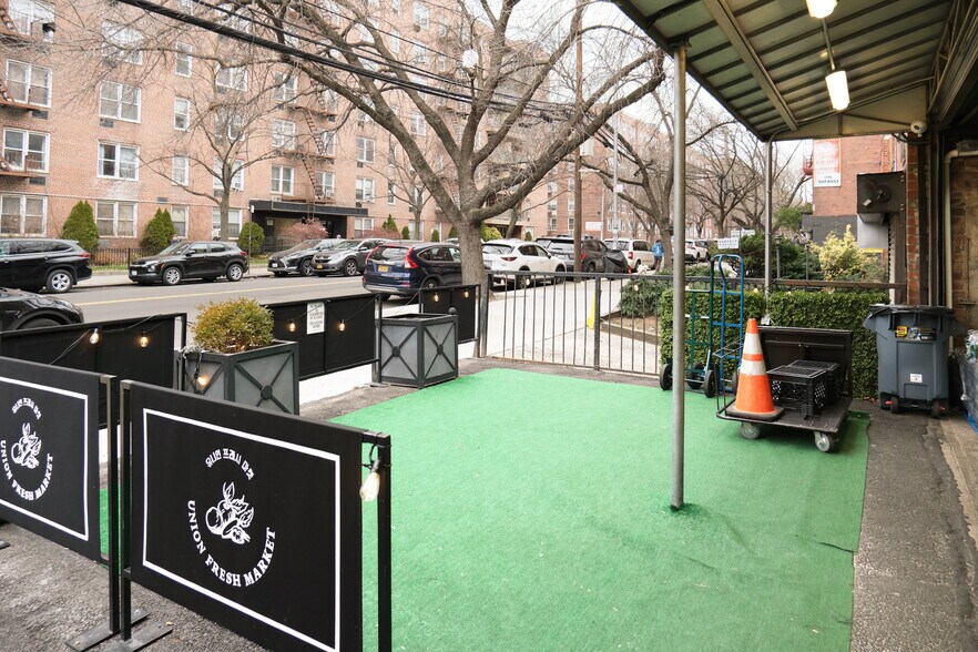 More Photos Of 14206 41st Ave, Flushing Supermarket For Lease