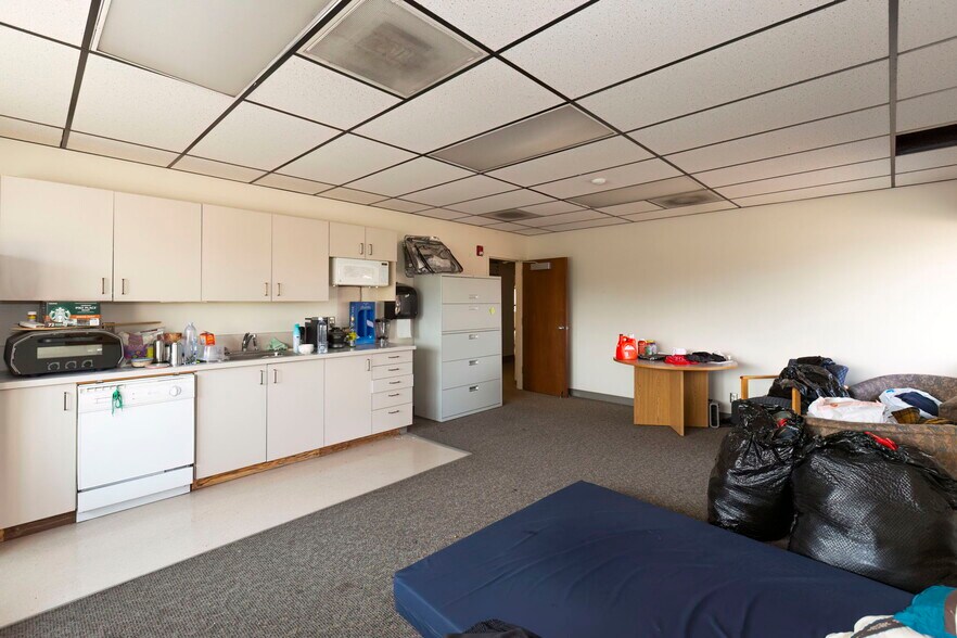 More Photos Of 873-875 6th St, Bremerton Bank For Lease