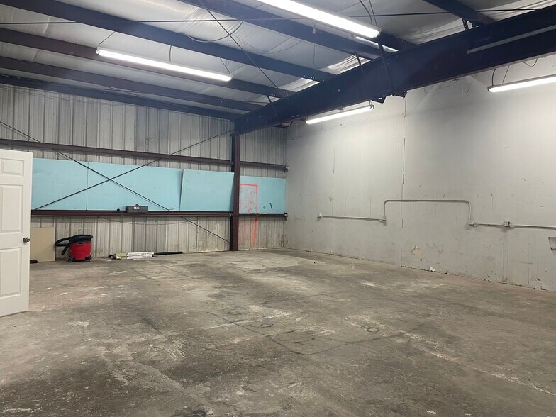More Photos Of 1120-1132 County Road 129, Alvin Warehouse For Sale