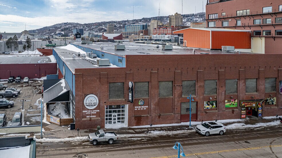 More Photos Of 329-355 S Lake Ave, Duluth General Retail For Lease