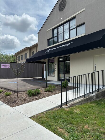 More Photos Of 312 S Ashland Ave, Lexington Freestanding For Lease