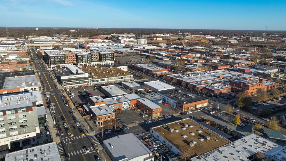 More Photos Of 3310 W Clay St, Richmond Showroom For Lease