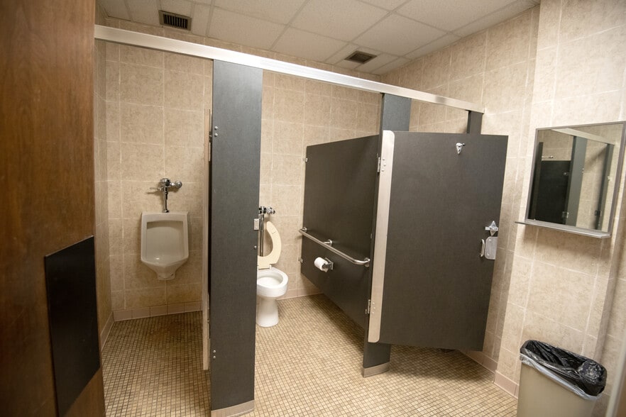 More Photos Of 1330 N Park St, Carrollton Medical For Sale