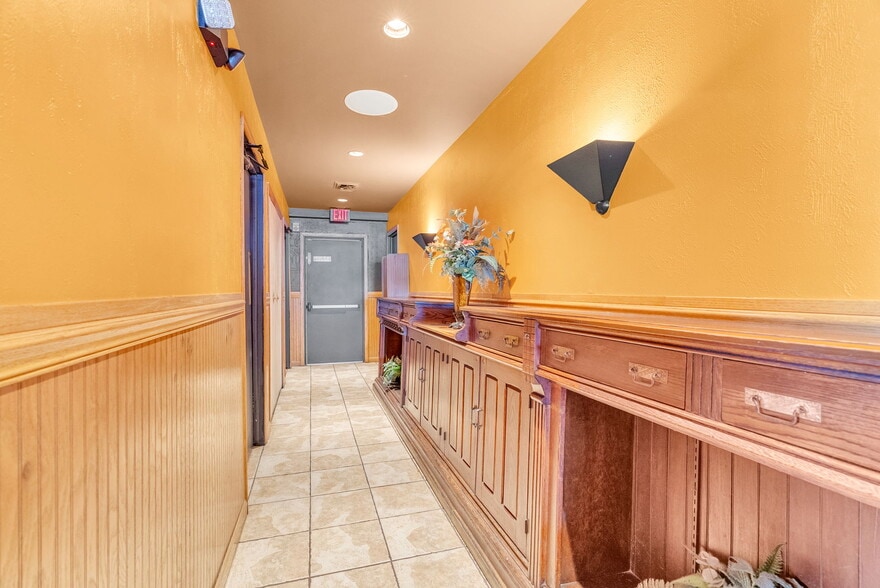 More Photos Of 119 Clinton Ave, Saint Clair Restaurant For Sale