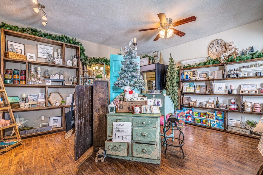 More Photos Of 23 Railway Av, Marwayne Storefront For Sale