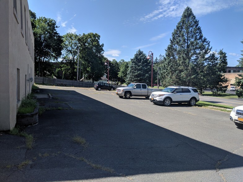 More Photos Of 630 7th Ave, Troy Warehouse For Sale