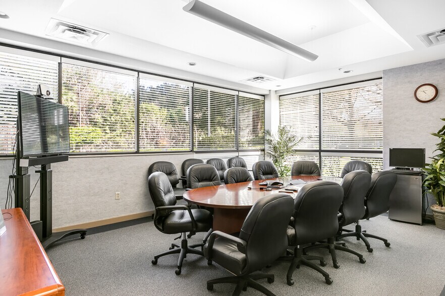 More Photos Of 4401 Fortune Pl, Melbourne Manufacturing For Lease