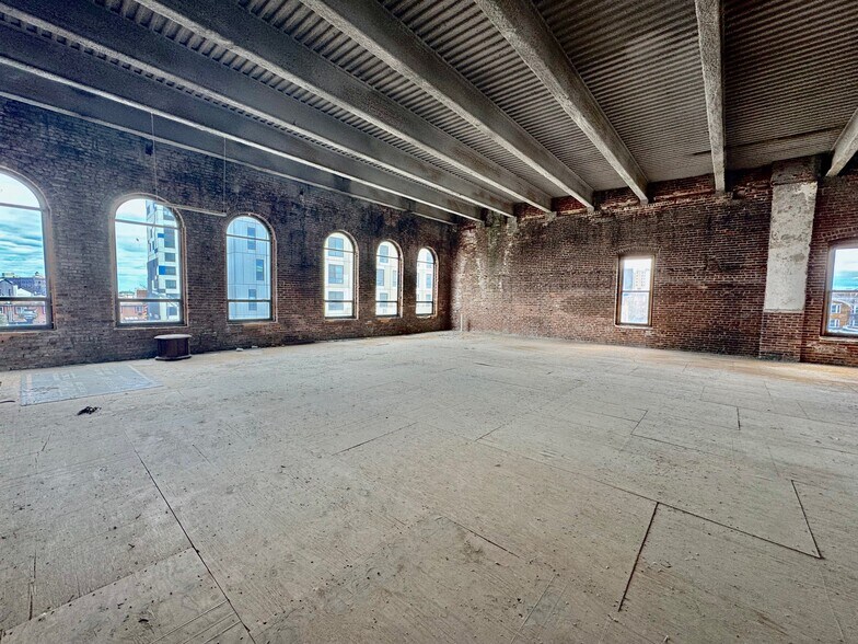 More Photos Of 1027 Beach 20th St, Far Rockaway General Retail For Sale