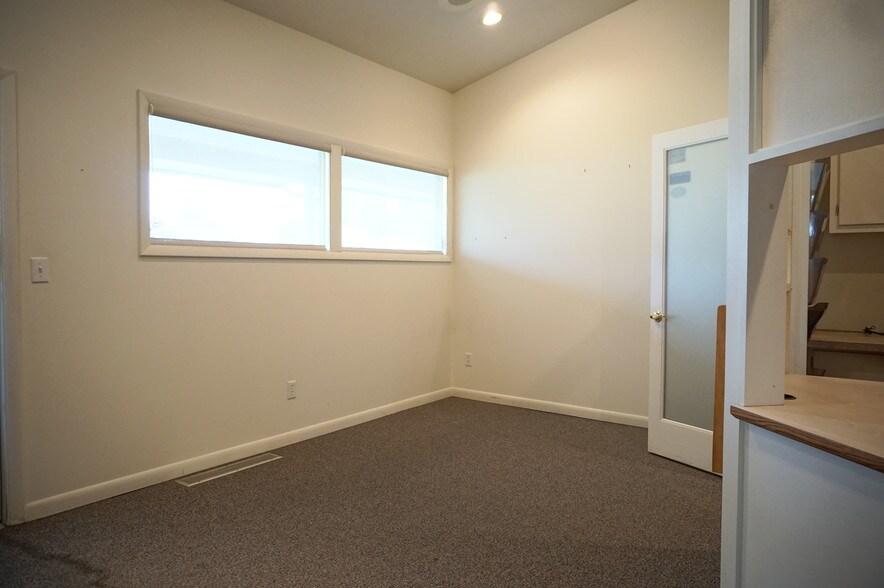 More Photos Of 1151 Cornwall Rd, Lebanon Medical For Sale