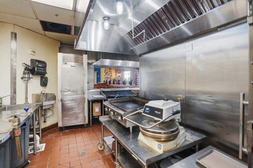 More Photos Of 1331 E North St, Rapid City Restaurant For Sale
