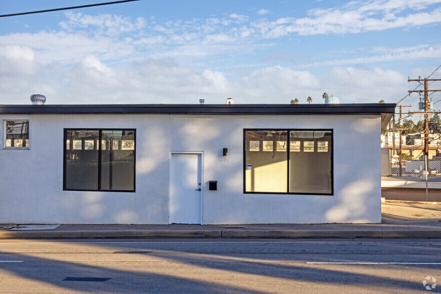 More Photos Of 805 E El Segundo Blvd, El Segundo Showroom For Sale