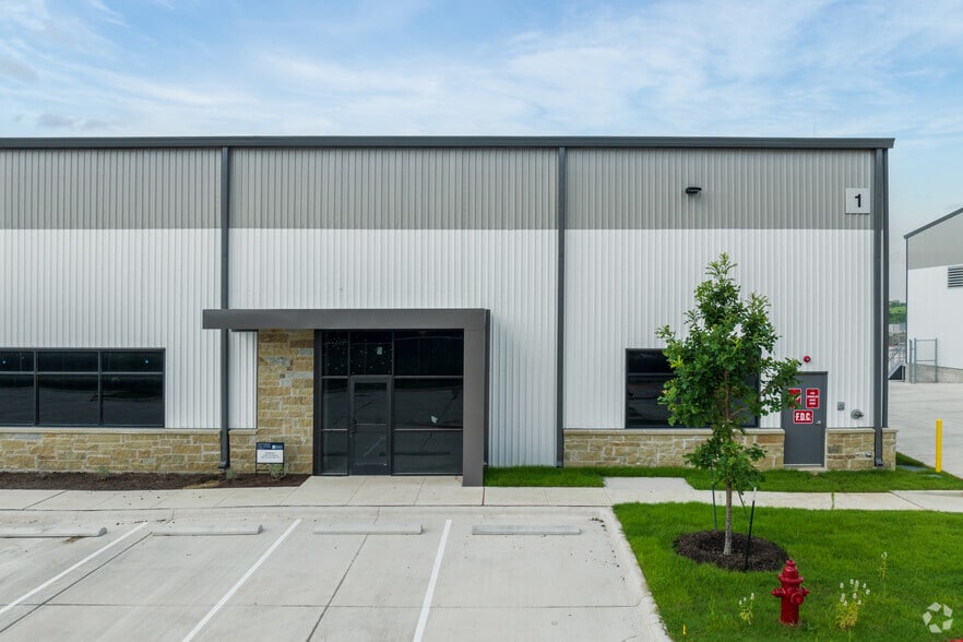 More Photos Of 4437 Supply Ct, Austin Unknown For Lease