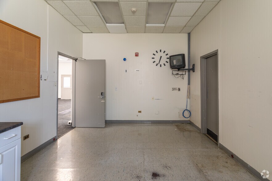 More Photos Of 4201-4225 Avenue D, Brooklyn Storefront Retail Office For Sale