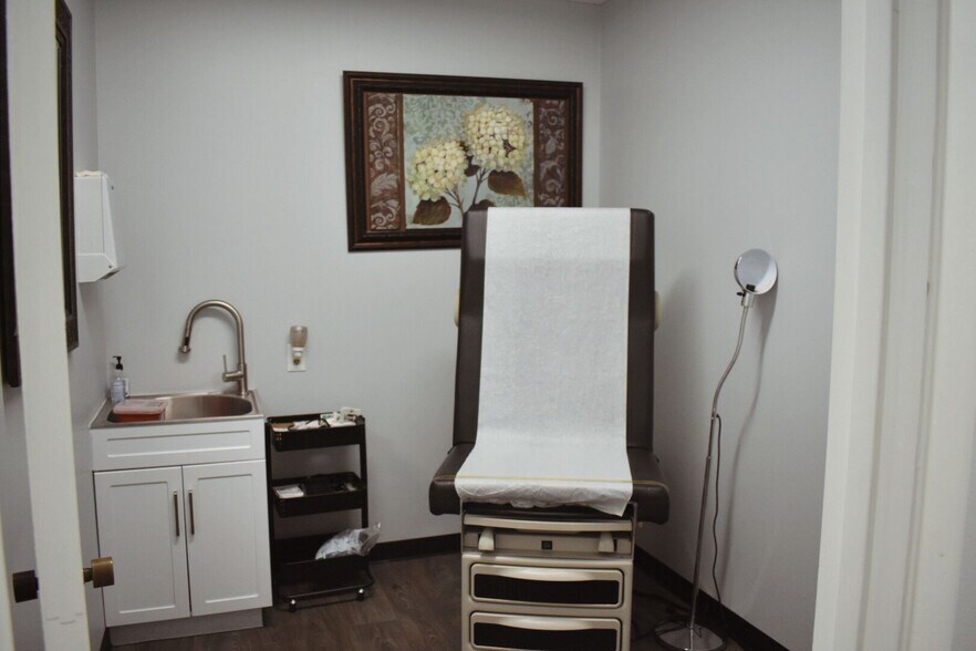 More Photos Of 2424 Hamilton St, Houston Medical For Lease