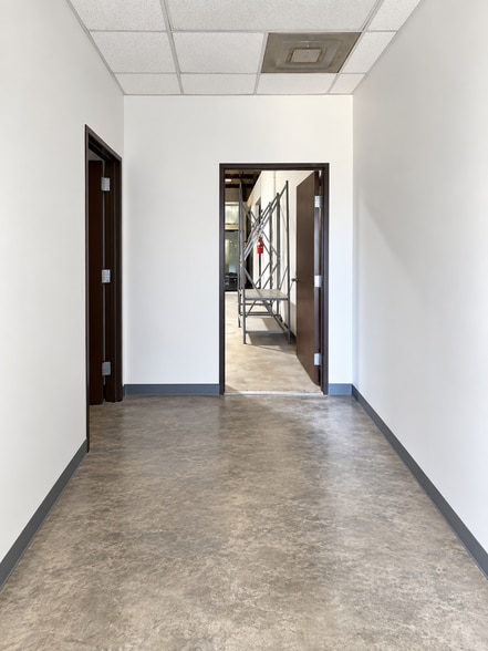 More Photos Of 11519 S Petropark Dr, Houston Warehouse For Sale