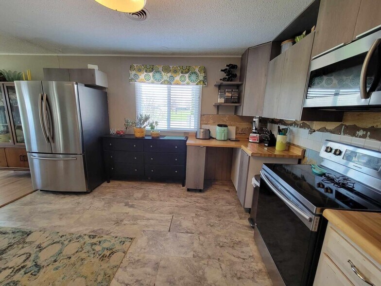 More Photos Of 1313 W Cherry St, Vermillion Hotel For Sale