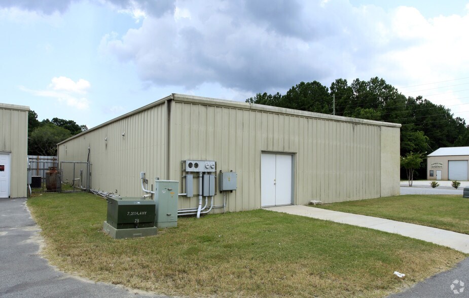 More Photos Of 2126 Cainhoy Rd, Huger Freestanding For Lease