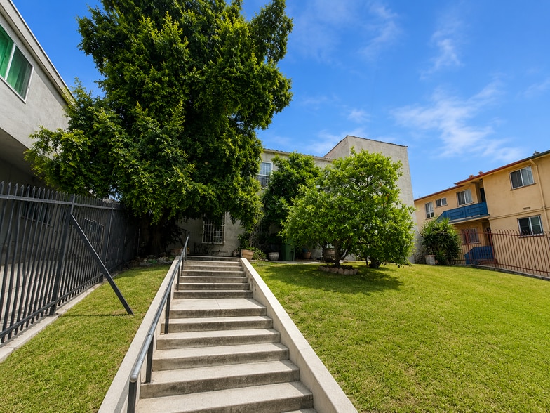 Primary Photo Of 426 S Catalina St, Los Angeles Apartments For Sale