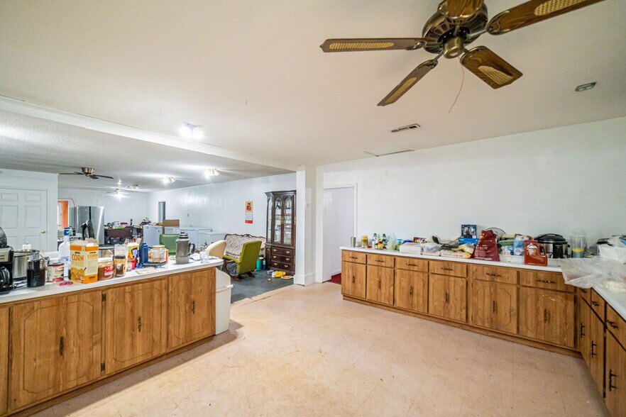 More Photos Of 6641 US Highway 62 W, Kuttawa Flex For Sale