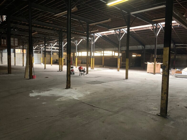 More Photos Of 1 Glass St, Bridgeton Warehouse For Lease
