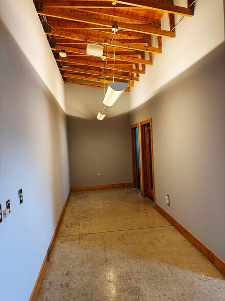 More Photos Of 220 N Davidson St, Indianapolis Research And Development For Lease