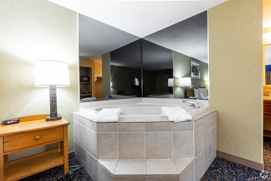 More Photos Of 4600 E Pine St, Deming Hotel For Sale