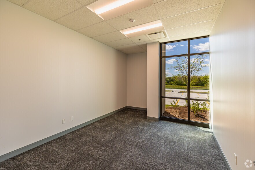 More Photos Of 5710 Inner Park Dr, Edwardsville Distribution For Lease