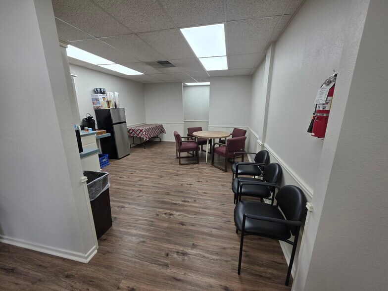 More Photos Of 3311-3313 81st St, Lubbock Medical For Lease